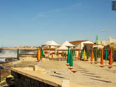 ...e da inizio 900 nacquero i primi stabilimenti balneari che attirarono migliaia di villeggianti, in particolare dalla vicina Bitonto. Del 1902 � il Lido La Rotonda, il pi� antico di quelli ancora oggi esistenti a Bari